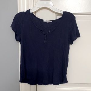 Semi-fitted cropped shirt!